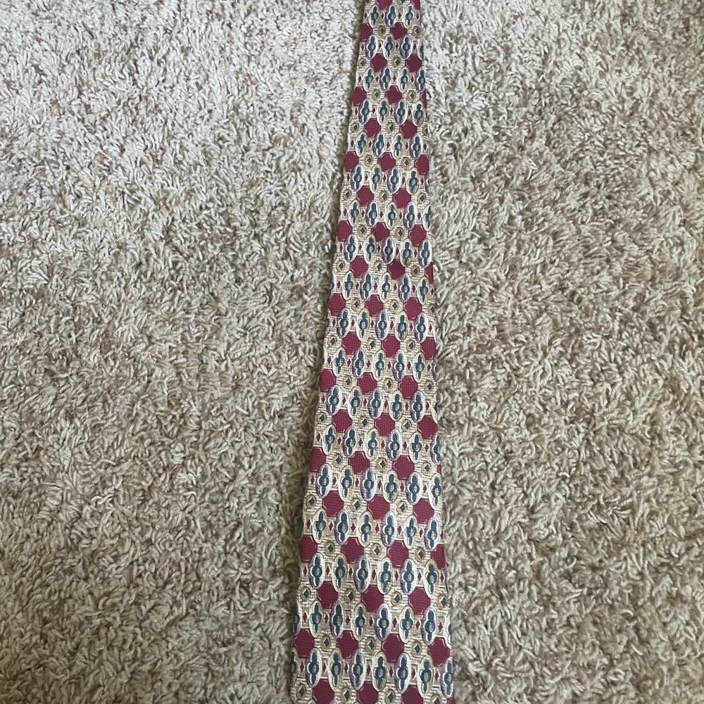 Red and Gold Geometric Pattern Tie